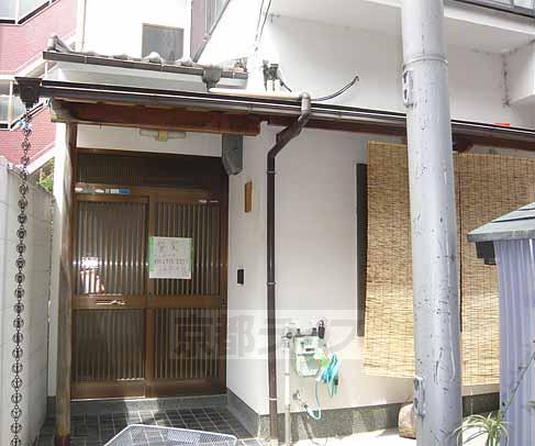 京阪電気鉄道鴨東線 神宮丸太町駅 徒歩8分  築26年(3DK)