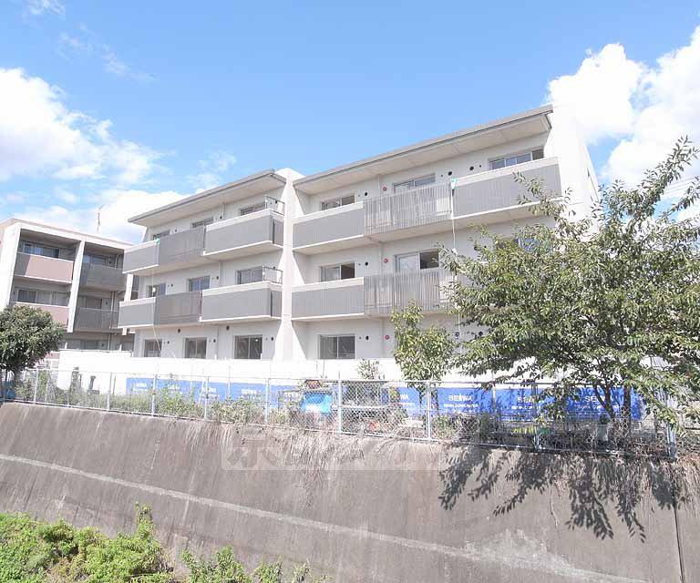 京都市烏丸線 くいな橋駅 徒歩4分  築13年