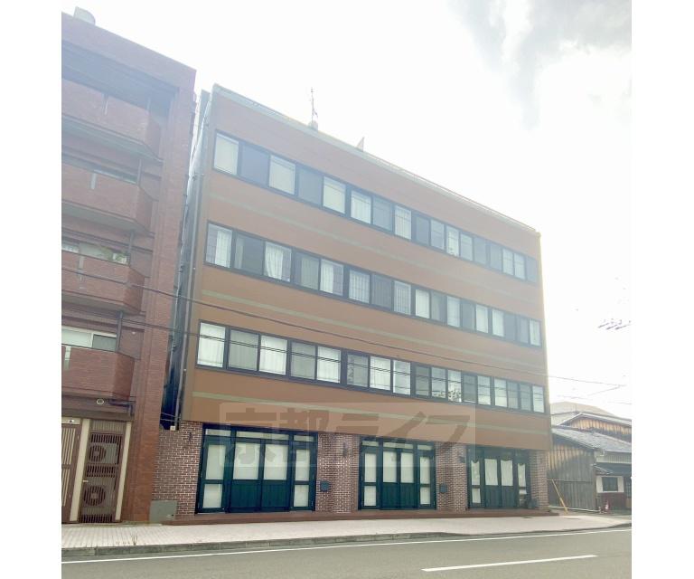 京阪電気鉄道鴨東線 神宮丸太町駅 徒歩10分  築56年(1K/4階)