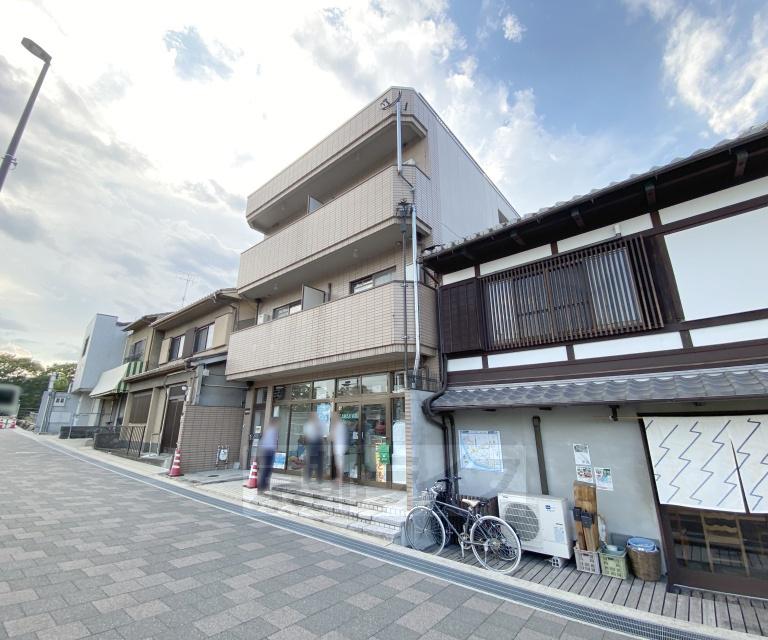 京都市烏丸線 北山駅(京都) 徒歩20分 3階建 築38年
