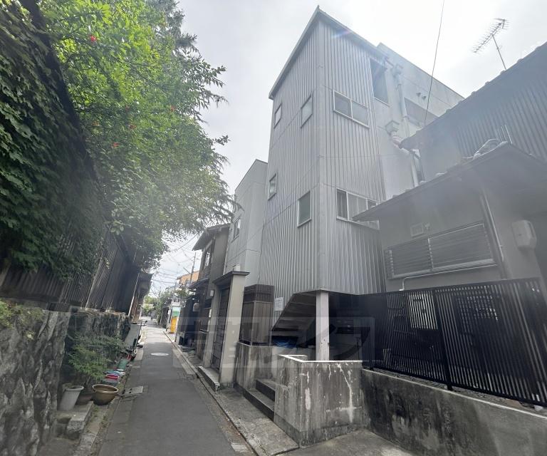 京阪電気鉄道京阪線 祇園四条駅 徒歩9分 3階建 築40年