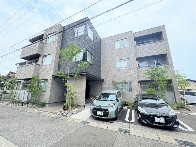 富山地鉄富山市内線 新富町駅(富山) 徒歩11分 3階建 築2年