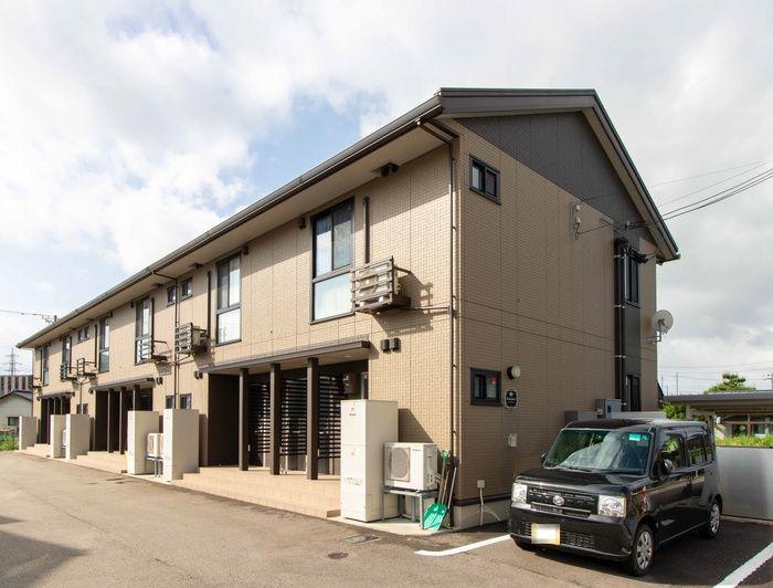城端線 新高岡駅 徒歩6分 2階建 築8年