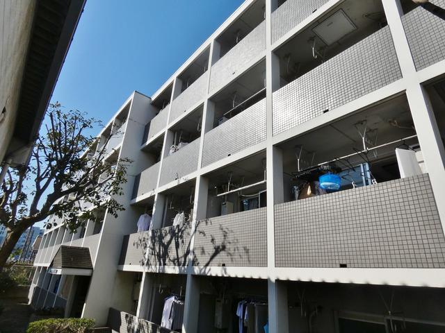 タッシ国立