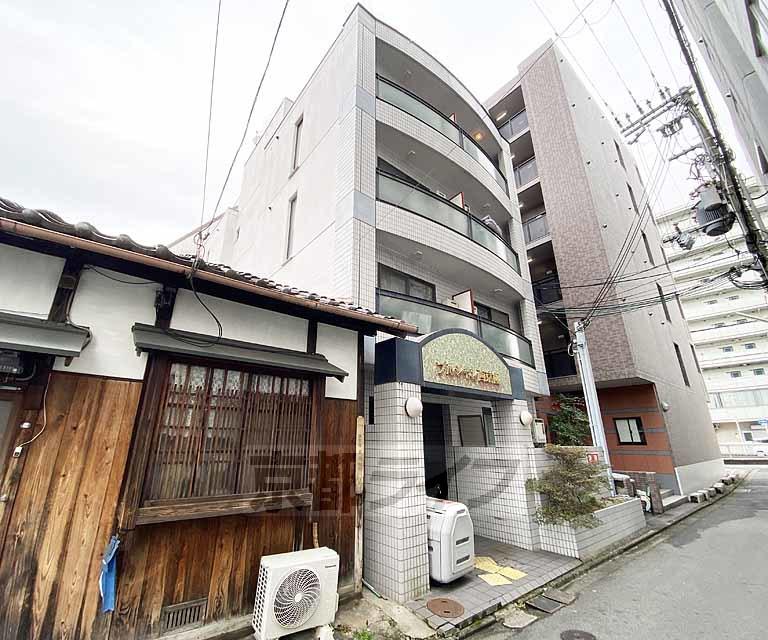 プルシャン西京極