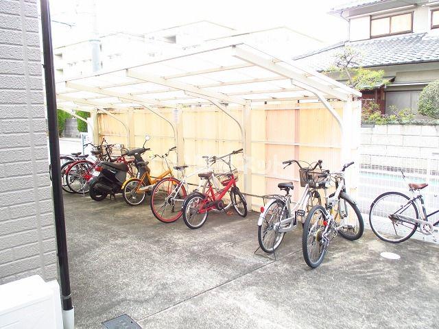 クレセール八木A