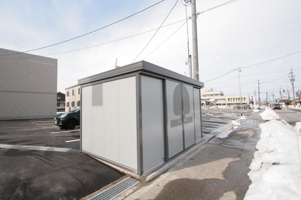 FIRST SQUARE C棟