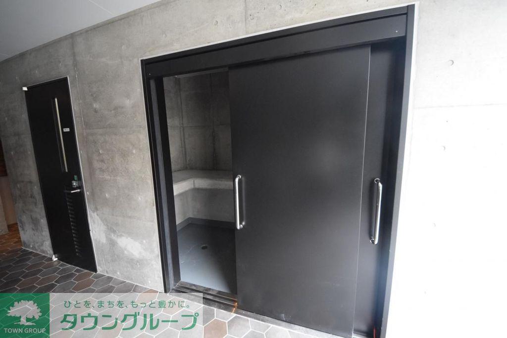 ART APARTMENT IN OOTAKA‐NO‐MORI