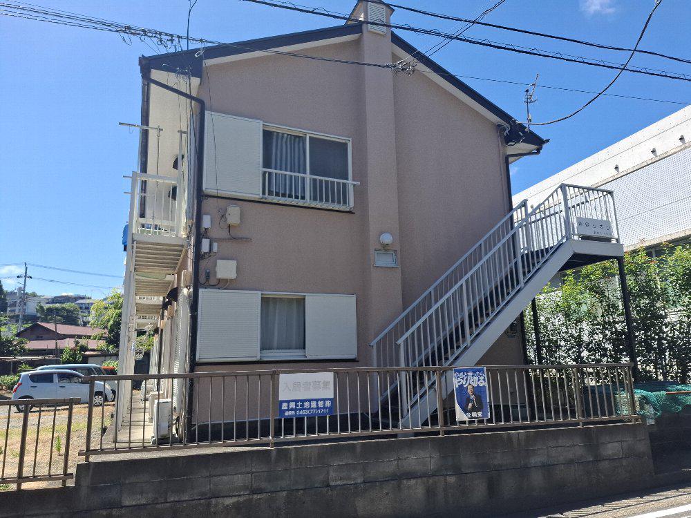 芦谷シオン