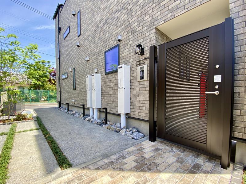 仲手半分THESIESTA東村山BRICKHAUS