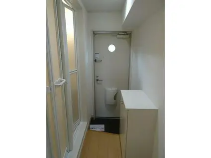 リーヴェルポート横浜三ッ沢(1K/2階)の玄関写真