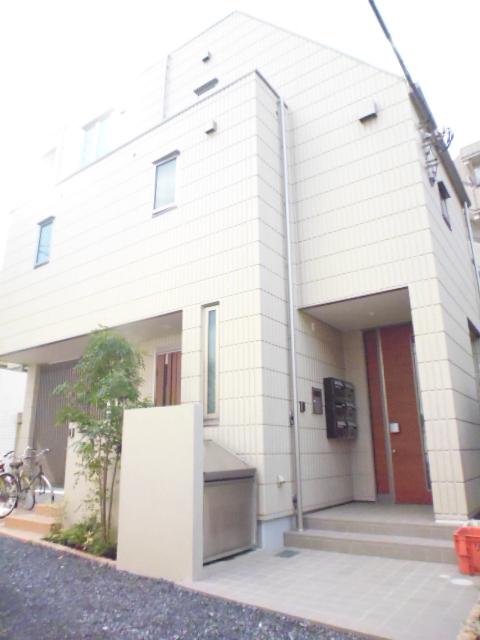 LEAF COURT