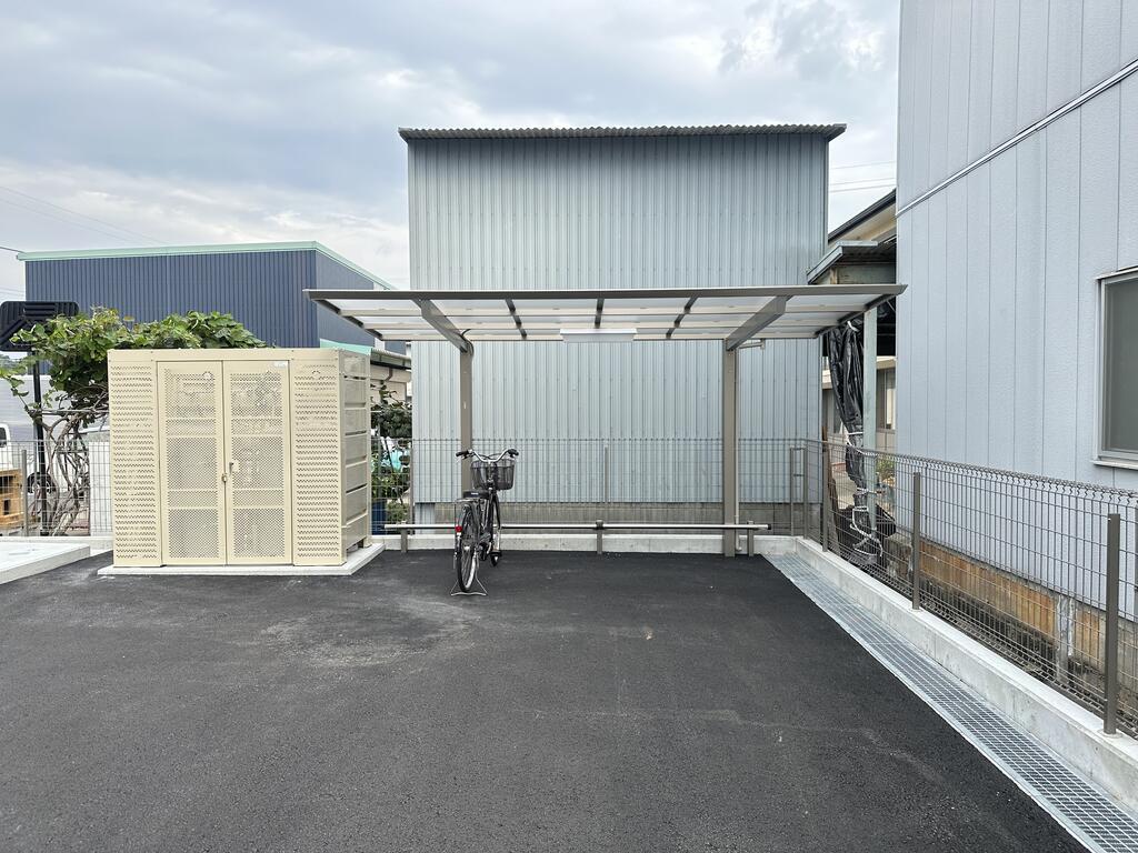 MAISON EST
