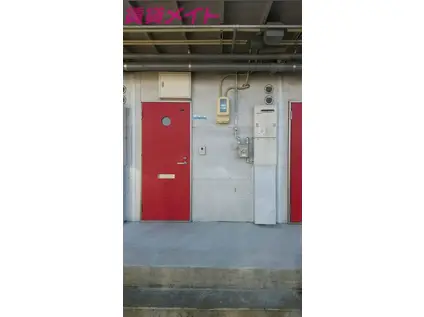 LA FAMILLE伊勢壱番館(1K/1階)の外観写真