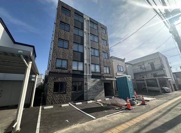 地下鉄南北線 北１８条駅 徒歩9分 5階建 築1年