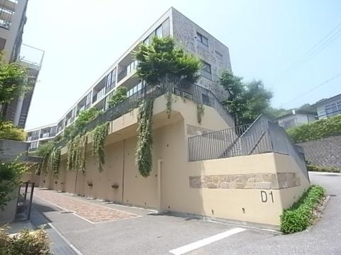 宝塚ガーデンヴィレッジD1棟