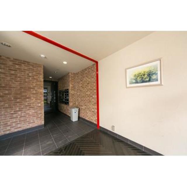AKIS COURT
