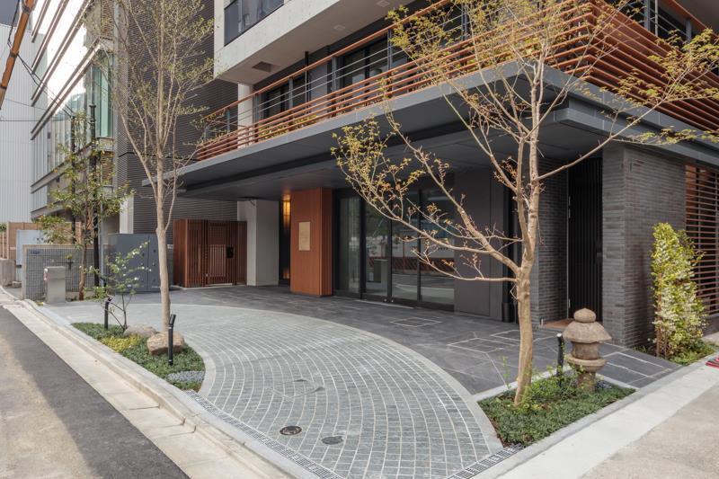 THE AKASAKA RESIDENCE