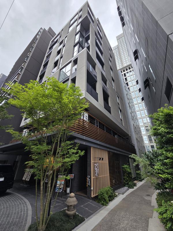 THE AKASAKA RESIDENCE