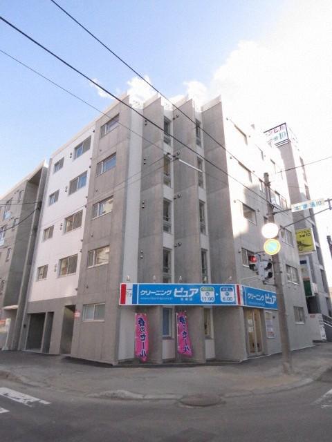 MAISON DE A