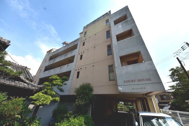 COURT HOUSE