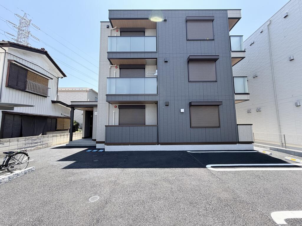 THE APARTMENT ACE 5