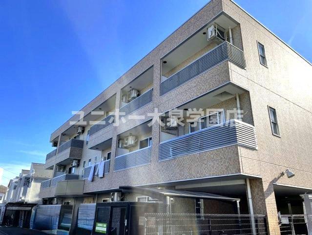 AMENITY COURT