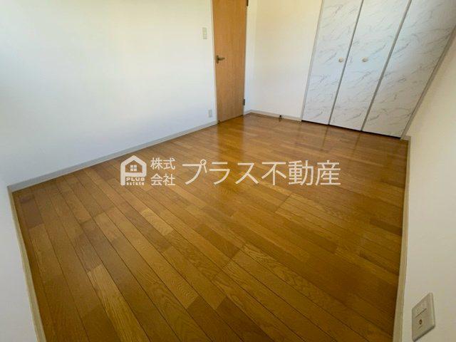 ドミール・ルナ E棟