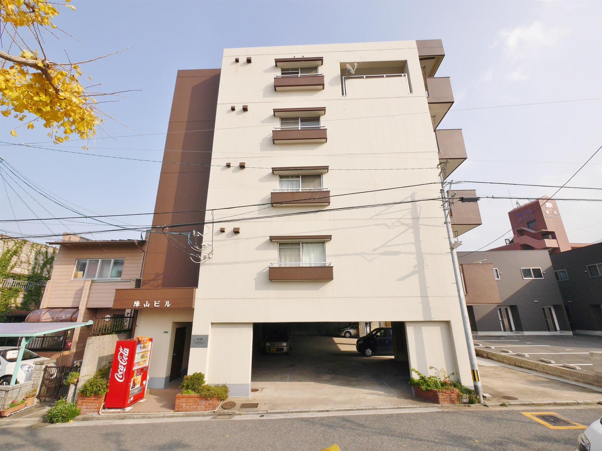 陣山ビル