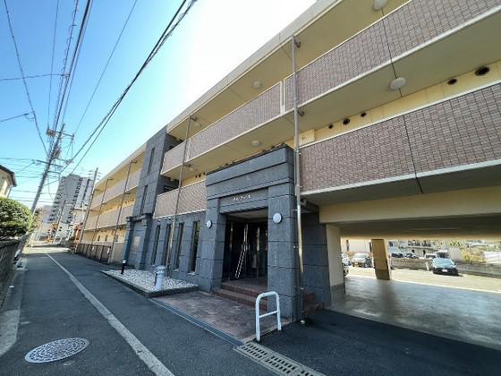 カルフール緑井
