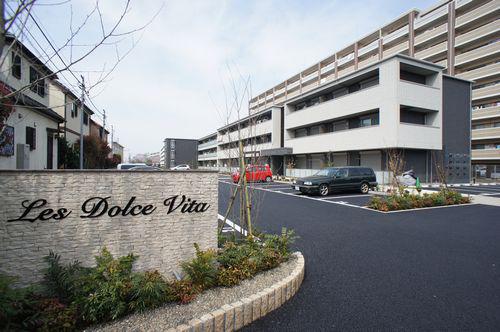 LES DOLCE VITA