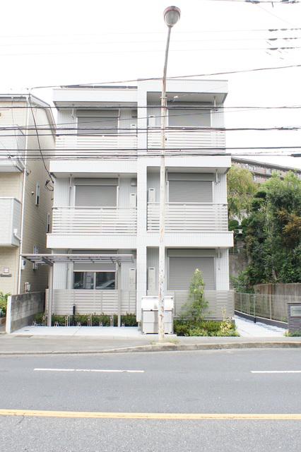 MAISON DE PLUMERIA