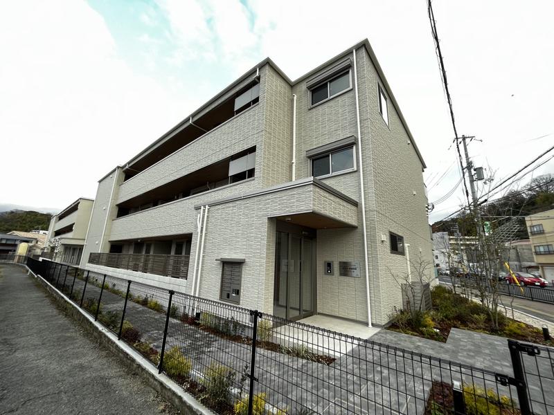 オカバ姫路岡町シャーメゾン B(3LDK/1階)