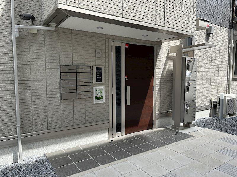 ベネイースト