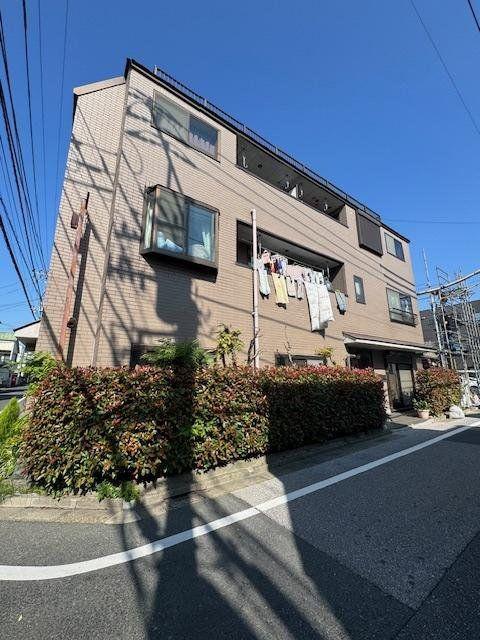 リラ・ピラミゼ