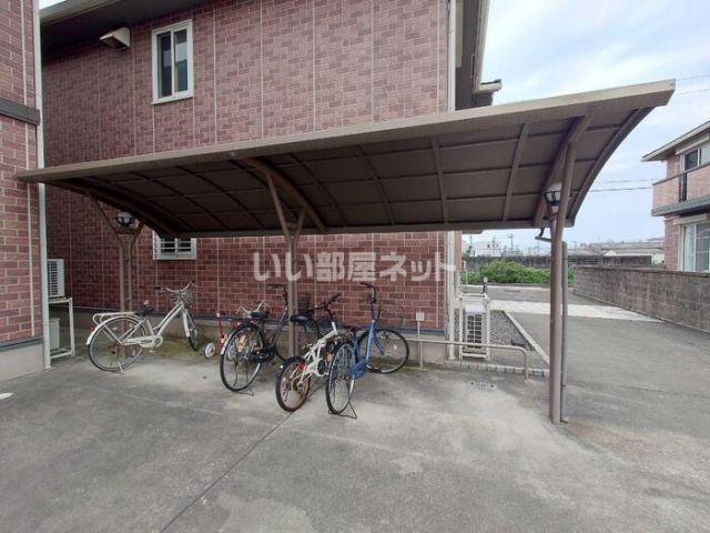 パインテイルB棟