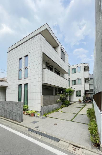 W HOUSE