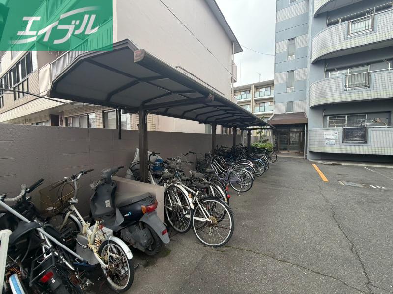 ネオモンシェリー津島B