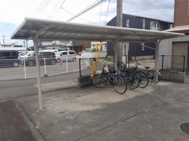 レオパレスラ スリーズ
