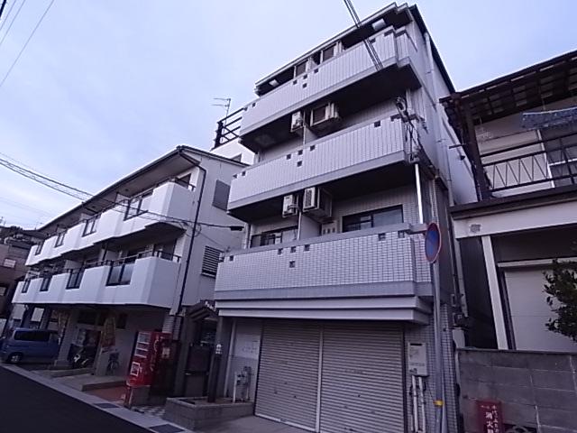 エスコートパレス