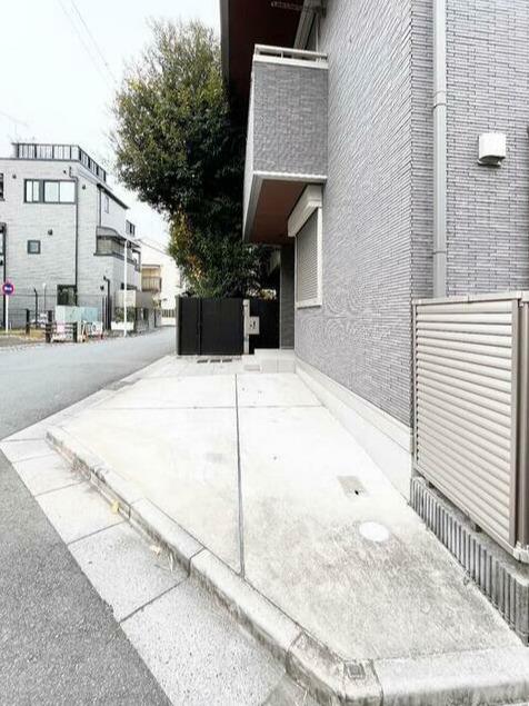 ミラ・アルーア