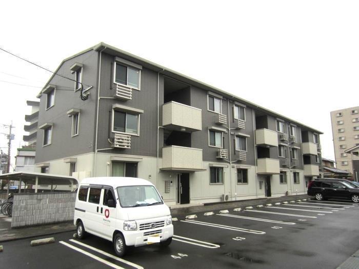 アルティスタ B