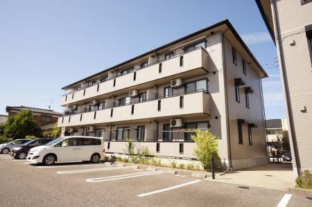 ロイヤルタウン松崎 B102