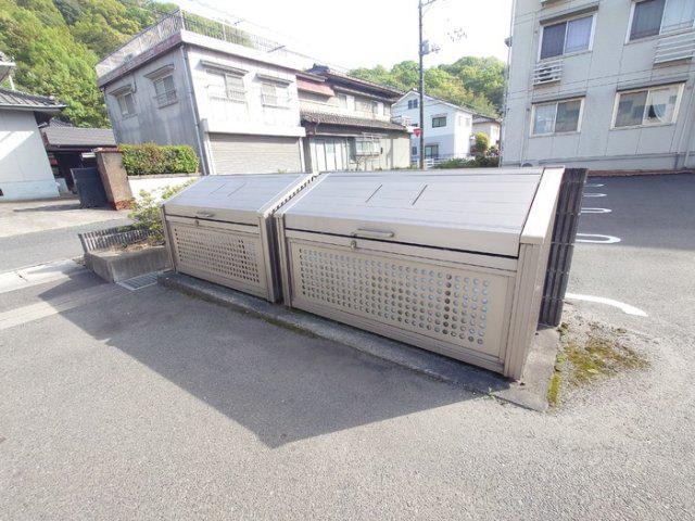 ファミーユ スクエアー B棟