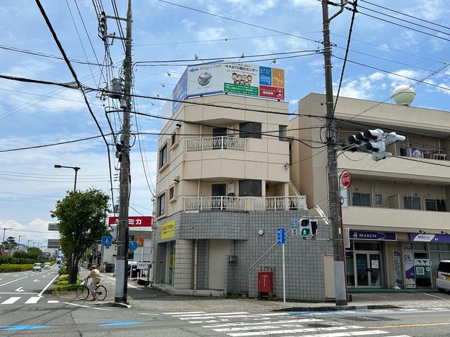Dビル