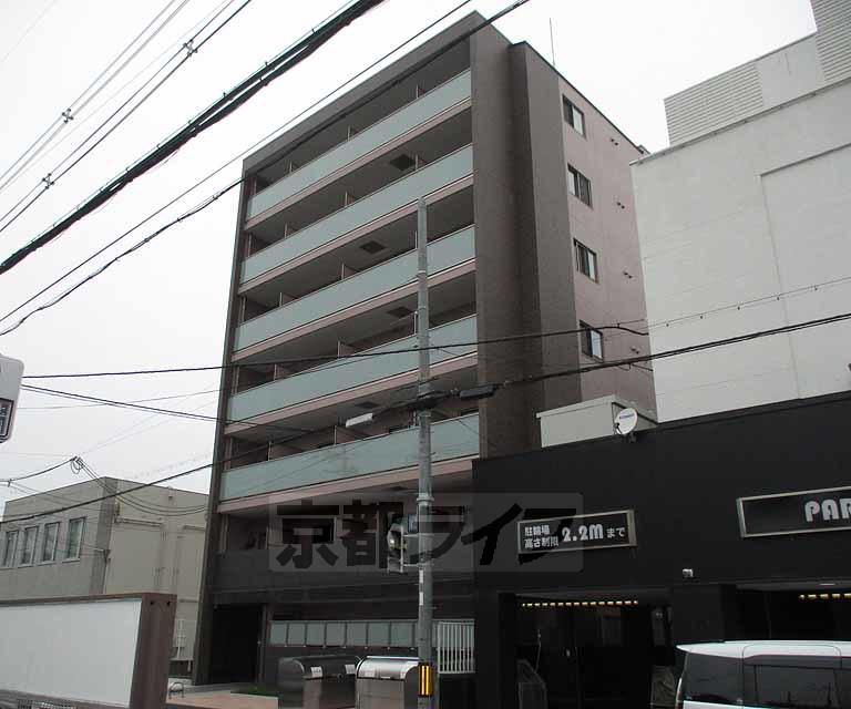 ローブコート六地蔵駅前
