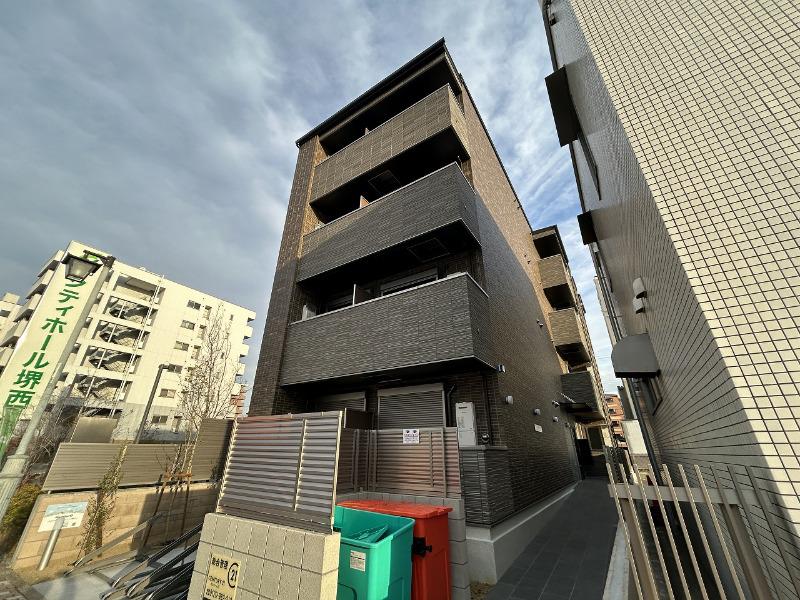 シーエムアンウエスト