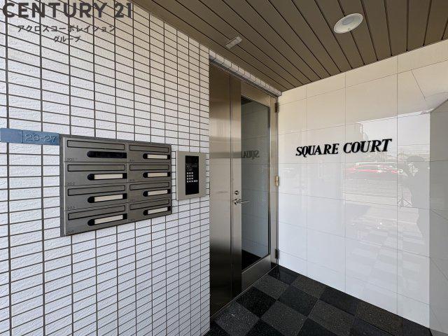 SQUARE COURT