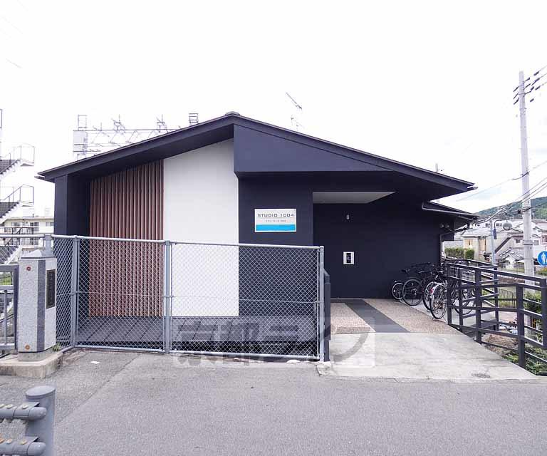 STUDIO 1004