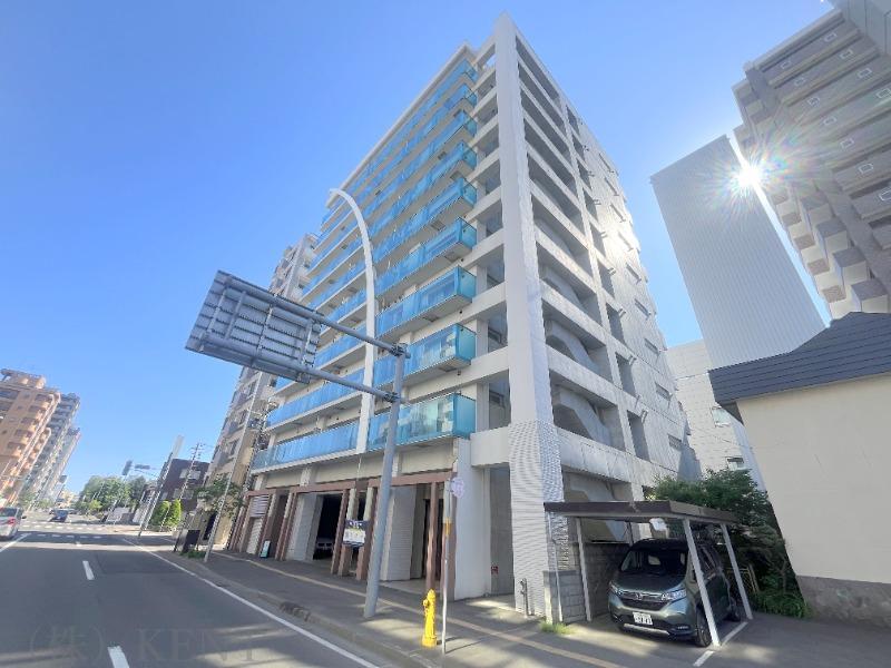 コローレ知事公館前
